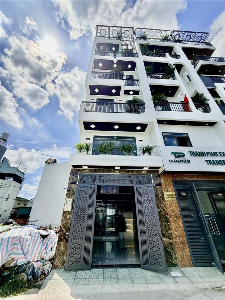 Nhà có thang máy, 4x16 trệt lửng 3 lầu full nội thất, xây mới 100%