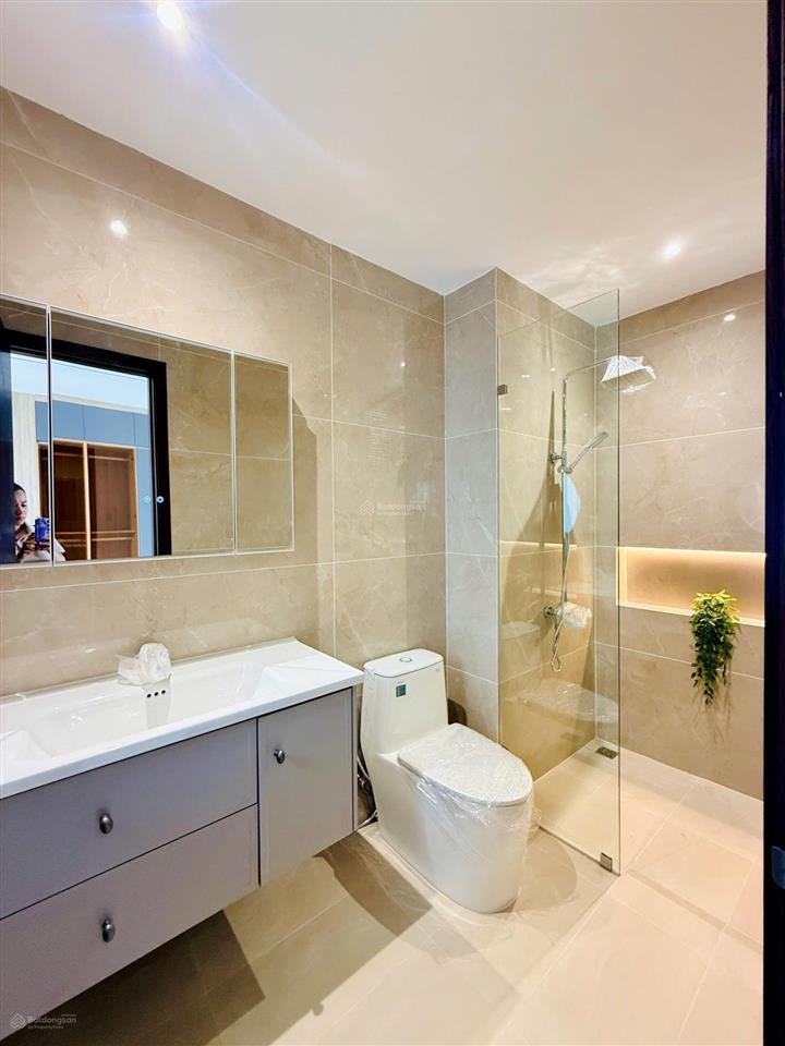 Nhà 1/tl37, với cách thiết kế cực ấn tượng. nhà xây mới với diện tích khủng khiếp, có thang máy