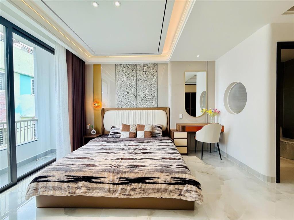 Nhà 1/tl37, với cách thiết kế cực ấn tượng. nhà xây mới với diện tích khủng khiếp, có thang máy