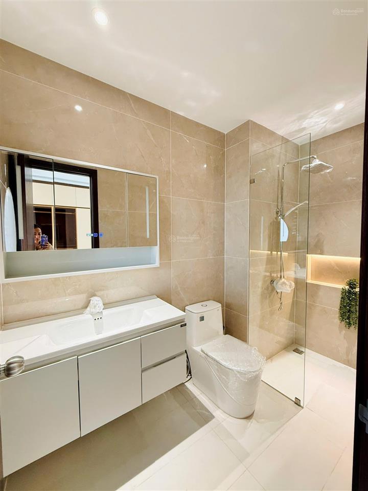 Nhà 1/tl37, với cách thiết kế cực ấn tượng. nhà xây mới với diện tích khủng khiếp, có thang máy