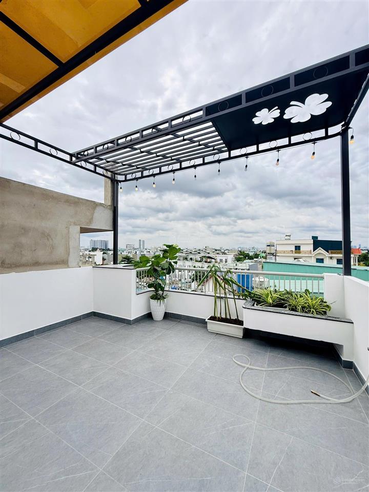 Nhà 1/tl37, với cách thiết kế cực ấn tượng. nhà xây mới với diện tích khủng khiếp, có thang máy