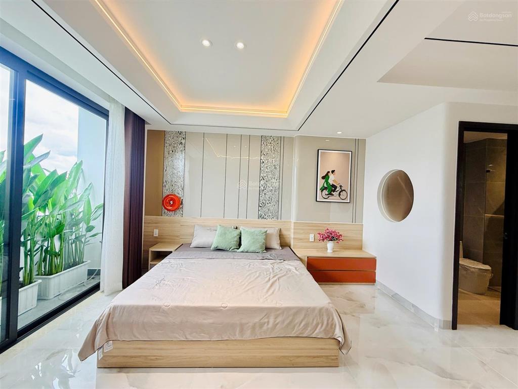 Nhà 1/tl37, với cách thiết kế cực ấn tượng. nhà xây mới với diện tích khủng khiếp, có thang máy