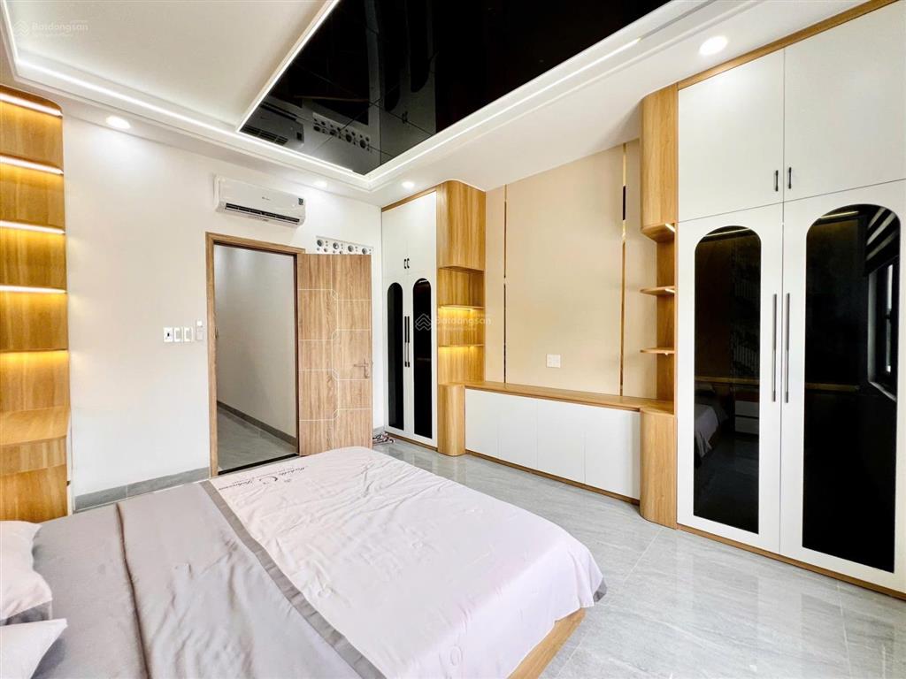 Nhà thiết kế cực đẹp, trệt + lửng + 3 lầu. vị trí vào 1 sẹc chỉ 50m, hẻm 8m