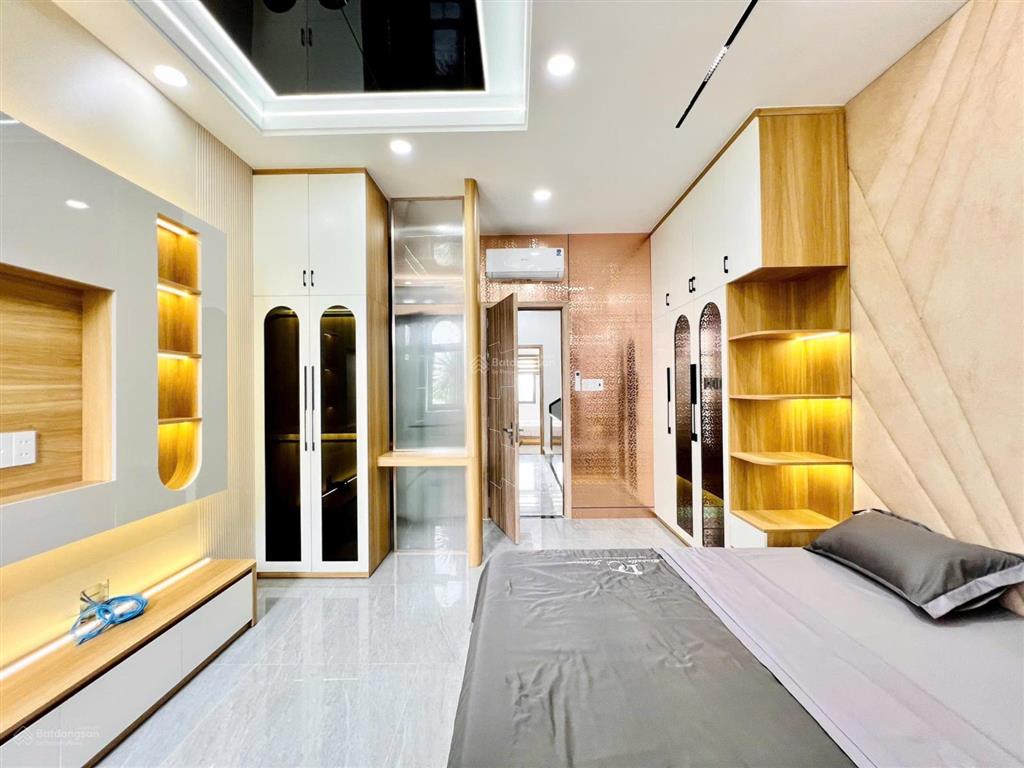 Nhà thiết kế cực đẹp, trệt + lửng + 3 lầu. vị trí vào 1 sẹc chỉ 50m, hẻm 8m
