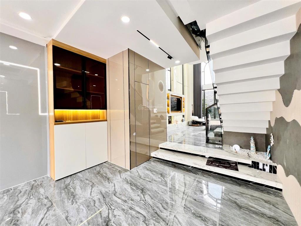 Nhà thiết kế cực đẹp, trệt + lửng + 3 lầu. vị trí vào 1 sẹc chỉ 50m, hẻm 8m