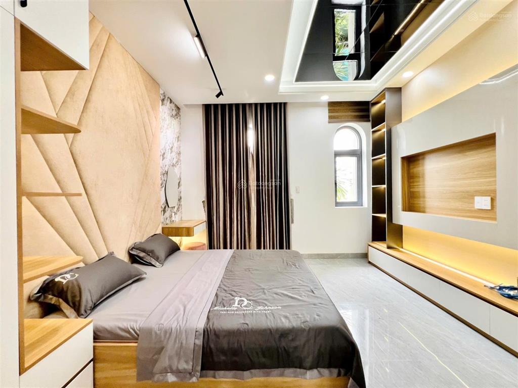 Nhà thiết kế cực đẹp, trệt + lửng + 3 lầu. vị trí vào 1 sẹc chỉ 50m, hẻm 8m