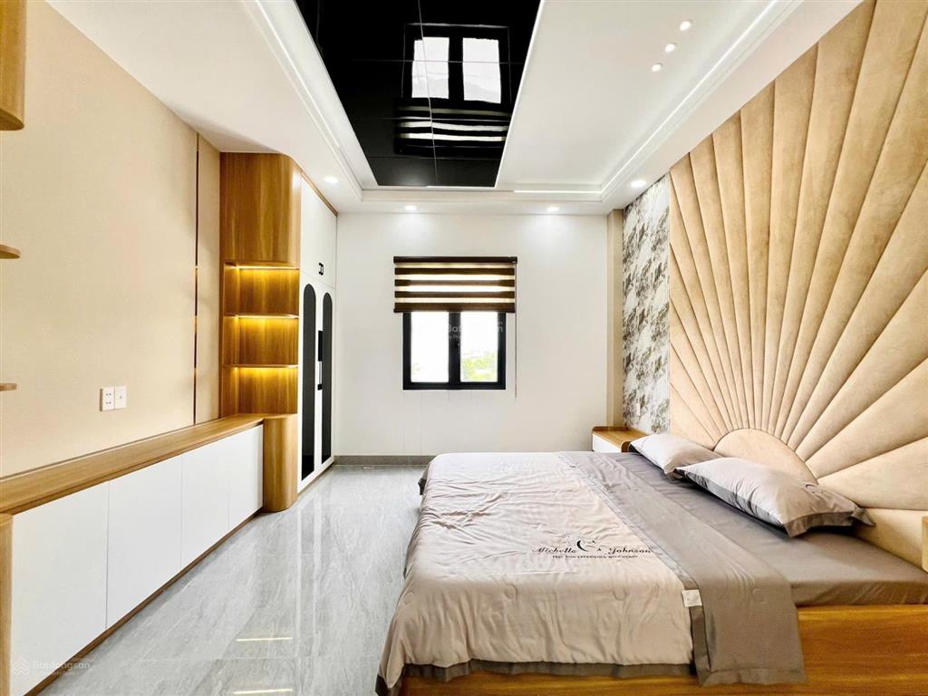 Nhà thiết kế cực đẹp, trệt + lửng + 3 lầu. vị trí vào 1 sẹc chỉ 50m, hẻm 8m