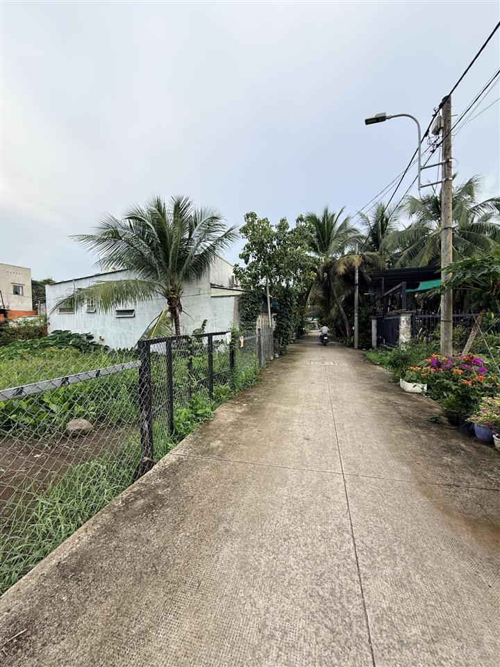 Bán đất 552m, ngang 32m, dài 17m, đất thổ cư vượng vức, đường xe tải thông