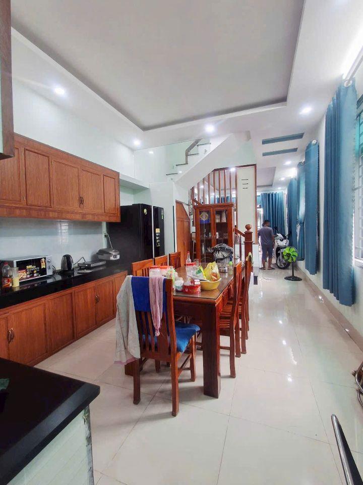 Bán nhà 1 trệt 2 lầu, Vị Trí Đẹp, Góc 2 mặt tiền, phường Tân Hiệp 
