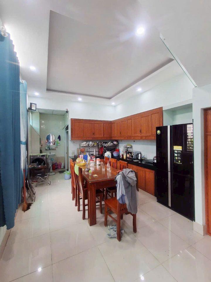 Bán nhà 1 trệt 2 lầu, Vị Trí Đẹp, Góc 2 mặt tiền, phường Tân Hiệp 