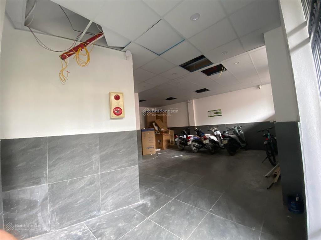 Ccmn cách mặt đường phú mỹ 20m, 7 tầng thang máy, doanh thu nét 450tr/năm.