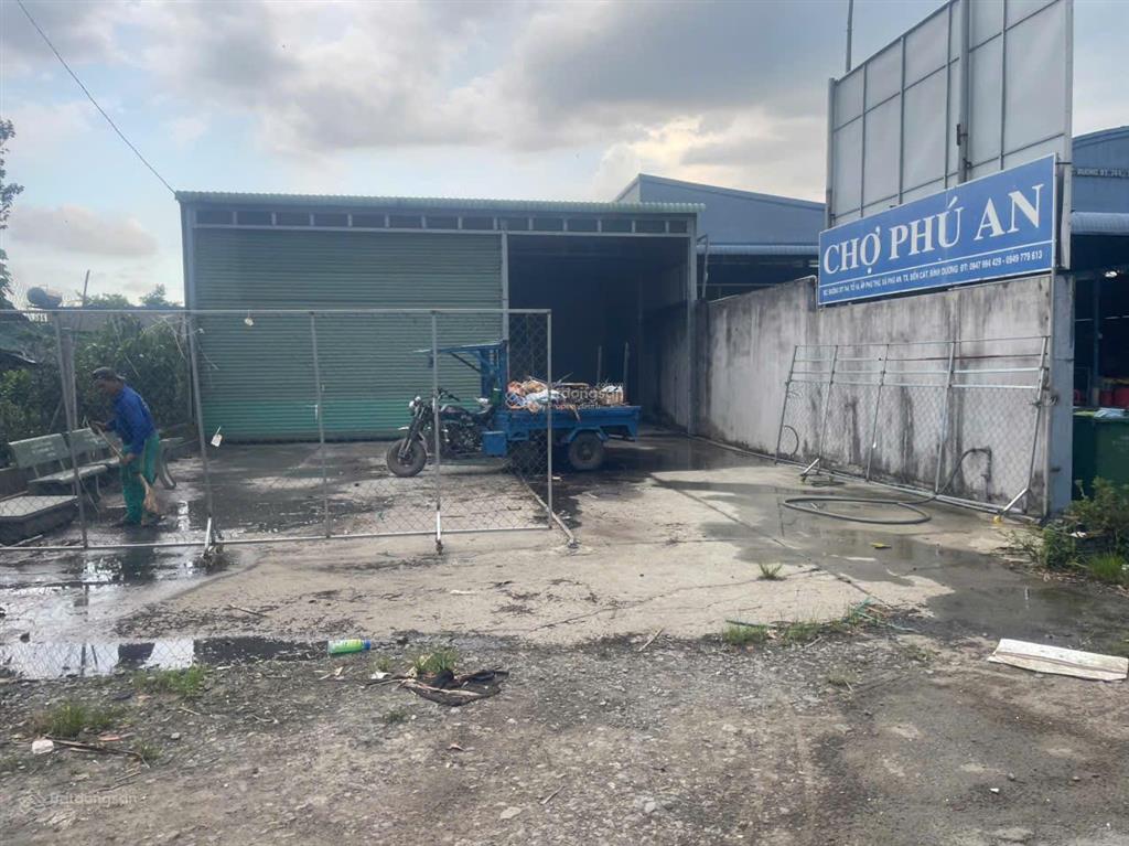 Bán đất mặt tiền đt744 có sẵn 300m² thổ cư và kho xưởng, sát bên chợ phú an, kinh doanh ngay