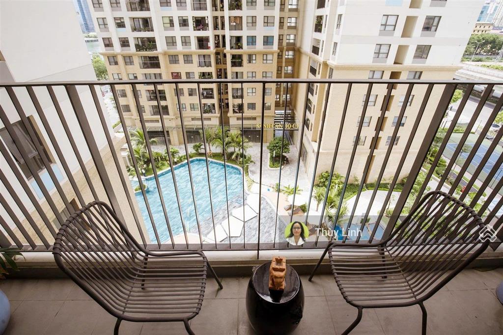 Bán căn hộ studio vinhomes d'capitale, căn hộ tòa c2, hướng đông nam, đầy đủ nội thất, sẵn sổ