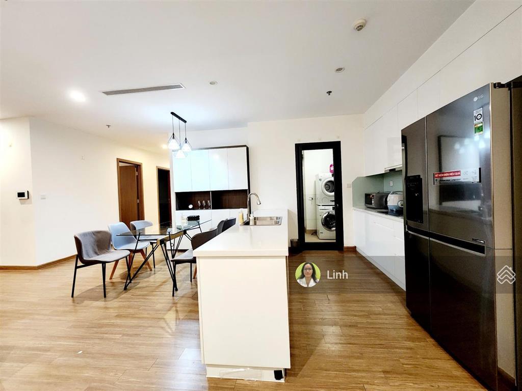 Cho thuê căn góc vinhomes skylake s2.06, gồm 4 phòng ngủ, view hồ đẹp, nội thất hiện đại