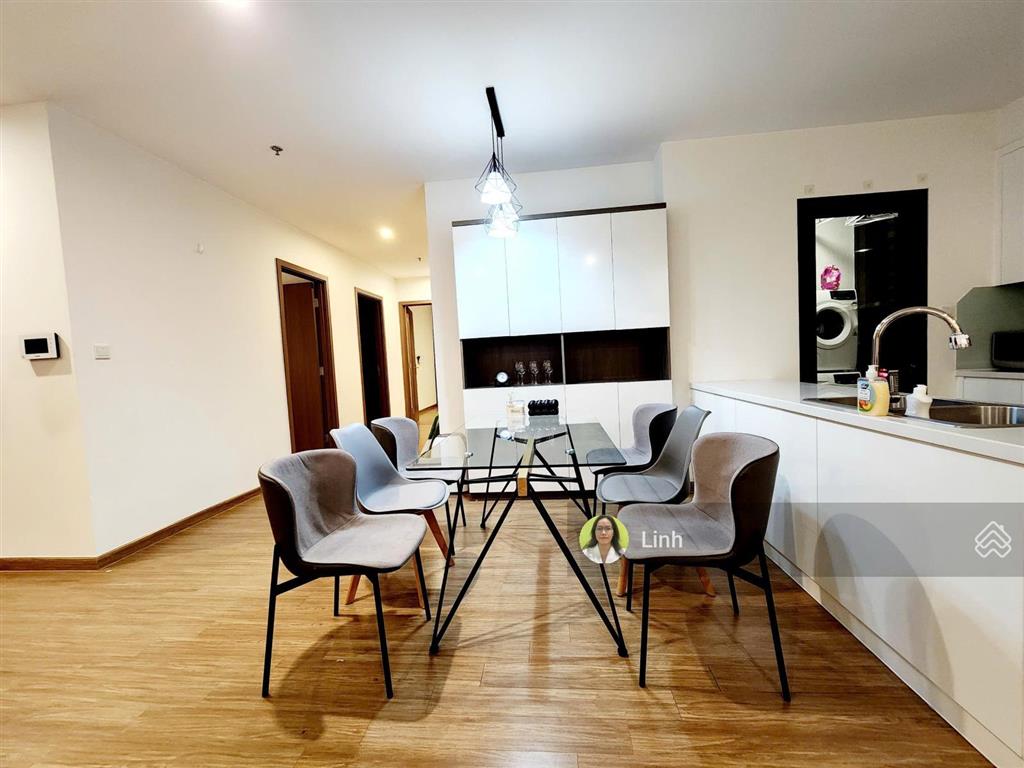 Cho thuê căn góc vinhomes skylake s2.06, gồm 4 phòng ngủ, view hồ đẹp, nội thất hiện đại