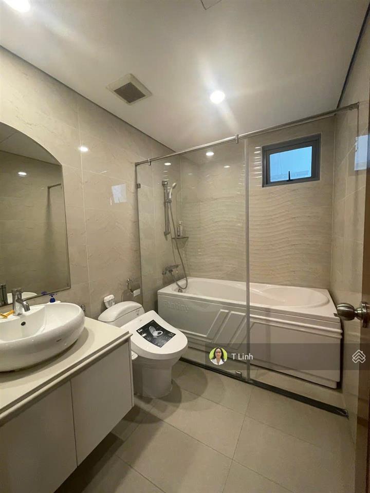 Cho thuê căn hộ vinhomes nguyễn chí thanh, tầng 24, 2pn, đủ đồ, hướng đông nam