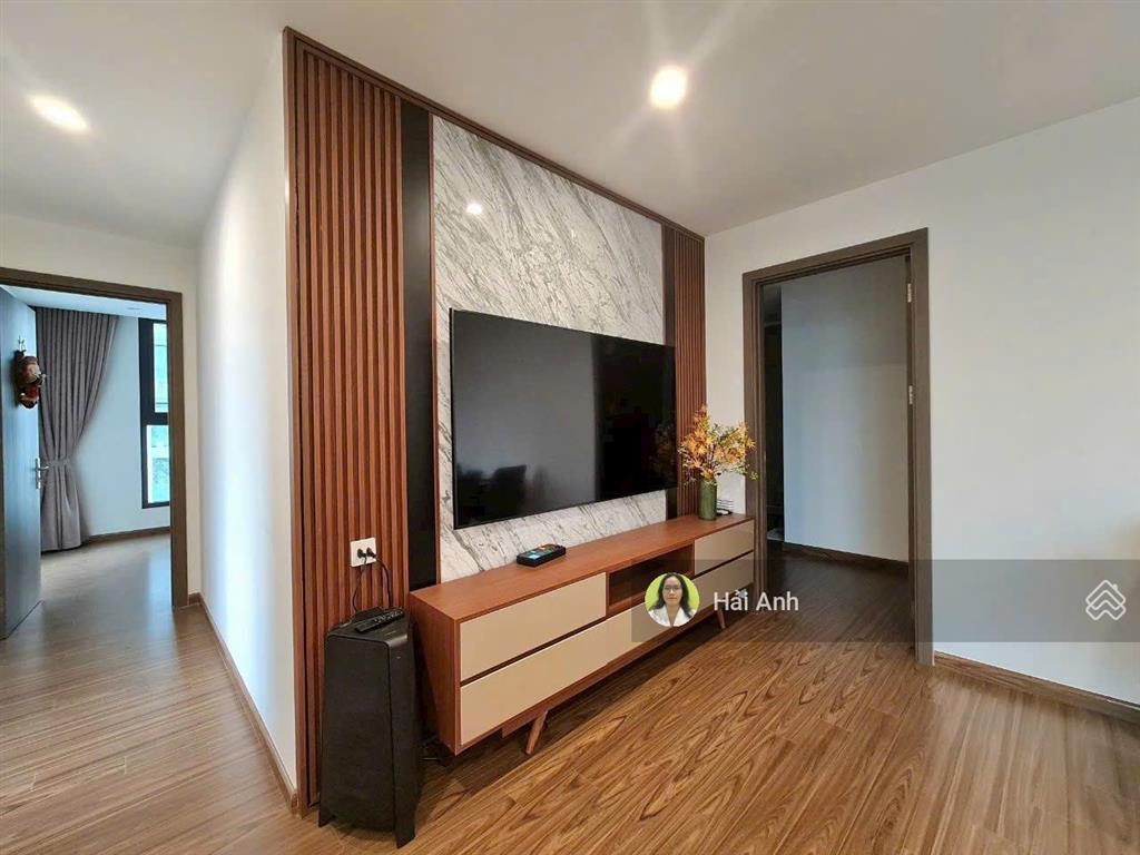 Bán căn 4n 3wc ban công đn vinhomes west point, tầng trung, đẹp, sẵn nội thất