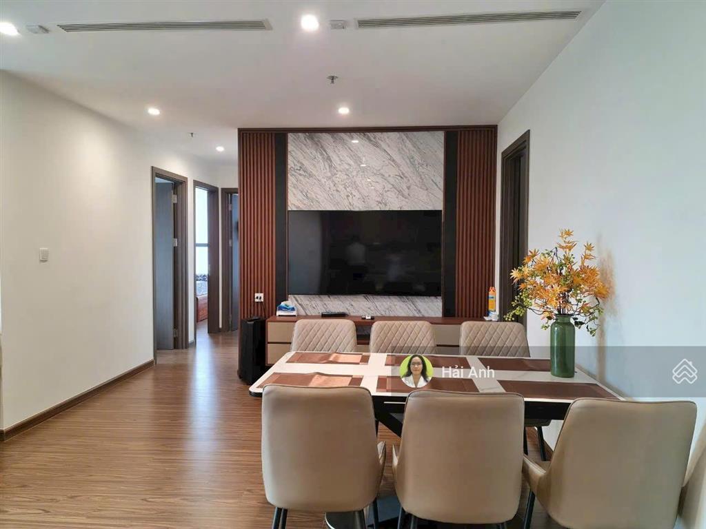Bán căn 4n 3wc ban công đn vinhomes west point, tầng trung, đẹp, sẵn nội thất