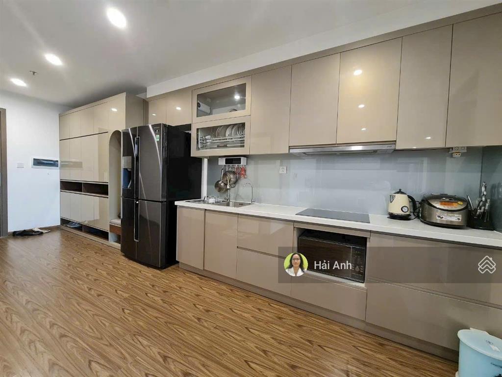 Bán căn 4n 3wc ban công đn vinhomes west point, tầng trung, đẹp, sẵn nội thất