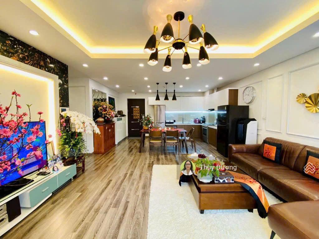 Cho thuê cccc hong kong tower nhà đẹp 3pn, dt 107m2, đầy đủ đồ, tt 0919 631 ***