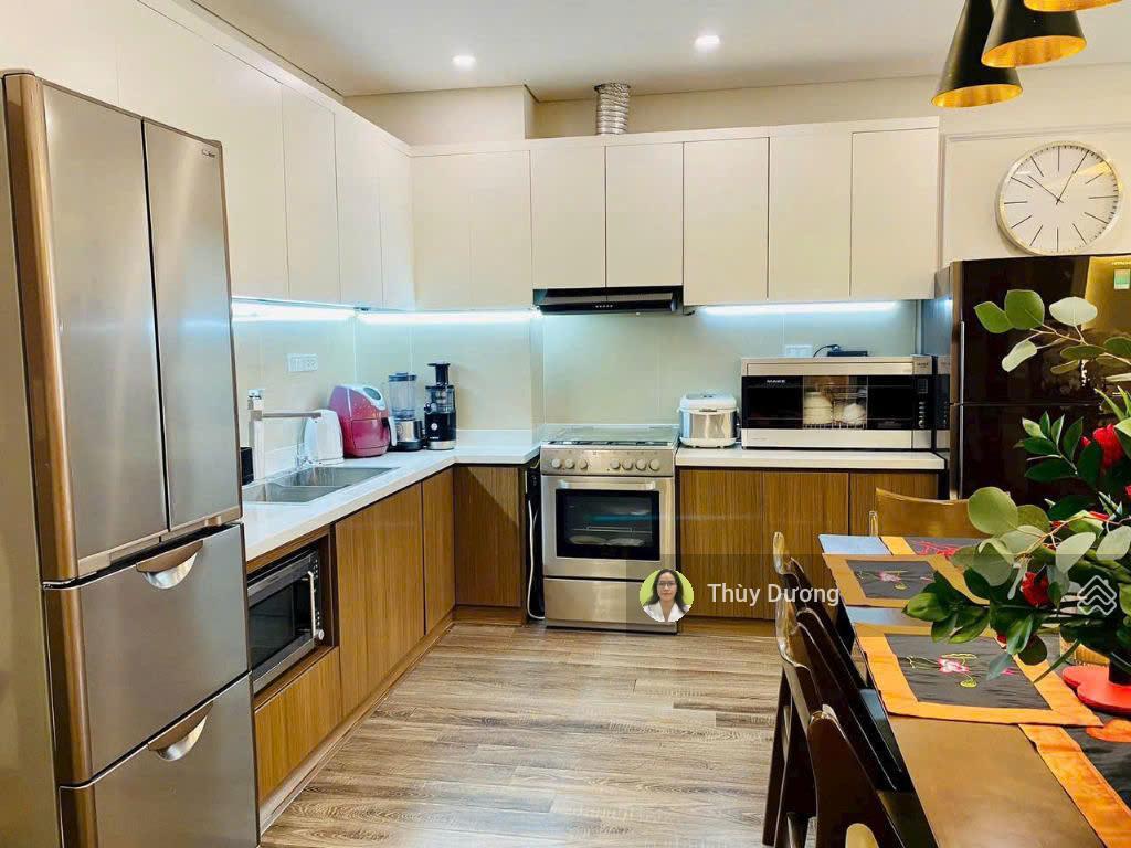 Cho thuê cccc hong kong tower nhà đẹp 3pn, dt 107m2, đầy đủ đồ, tt 0919 631 ***
