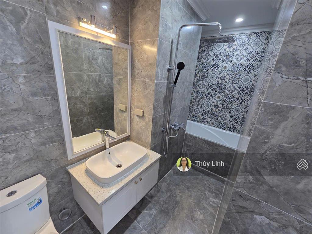 Cho thuê căn penthouse s2 vinhomes skylake 140m2, 3 phòng ngủ, vào ở được luôn