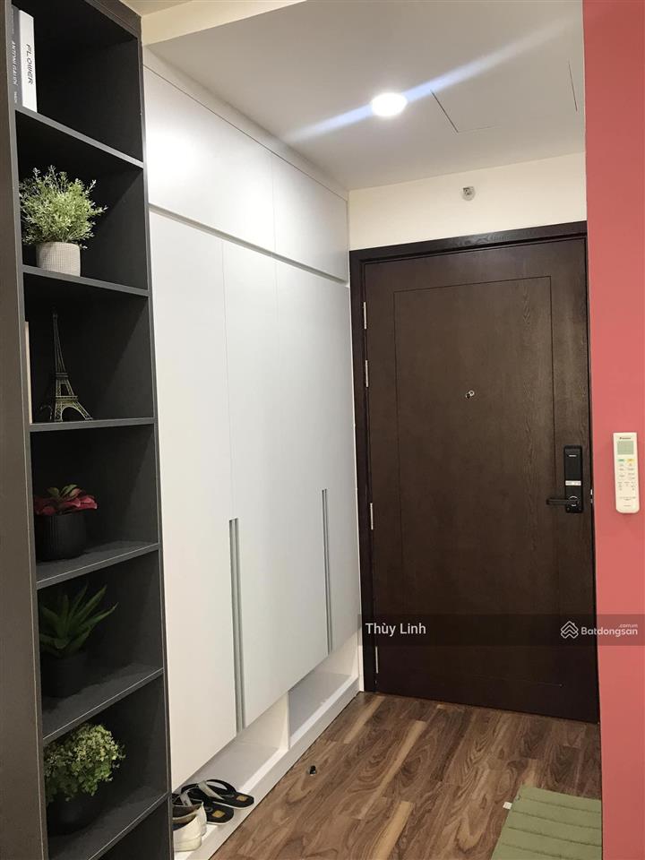 Cho thuê căn hộ studio tòa c2 vinhomes d'capitale, giá 13.5tr/th, cuối tháng vào ở được