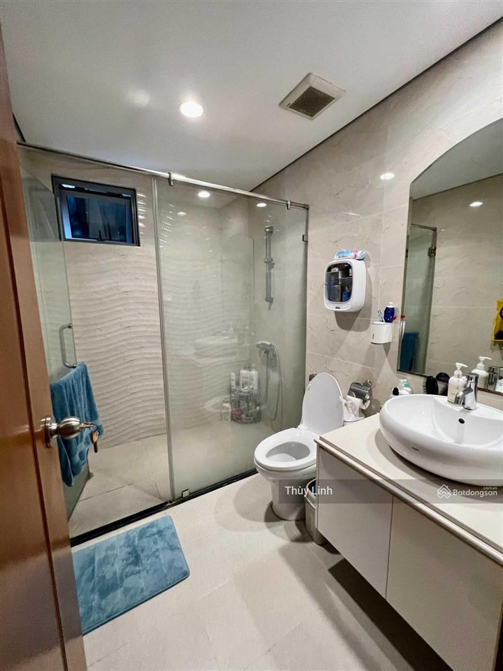 Cho thuê căn hộ vinhomes nguyễn chí thanh, 2pn, 2wc, gồm cả nội thất, ban công đn