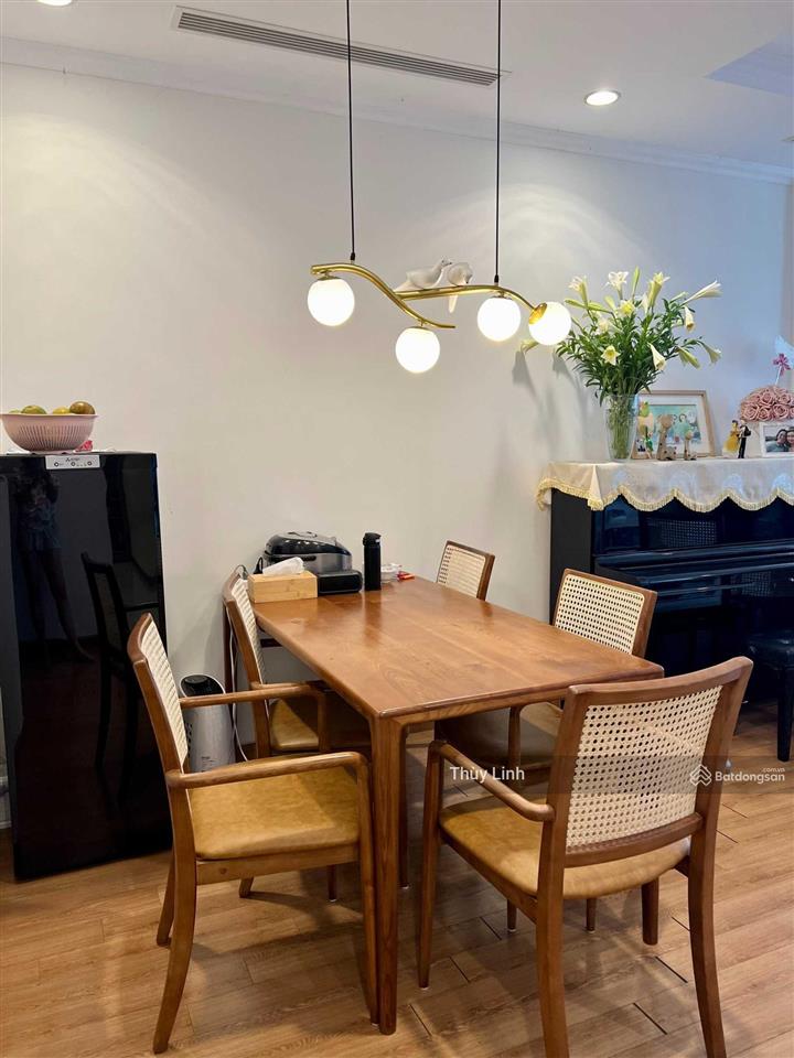 Cho thuê căn hộ vinhomes nguyễn chí thanh, 2pn, 2wc, gồm cả nội thất, ban công đn
