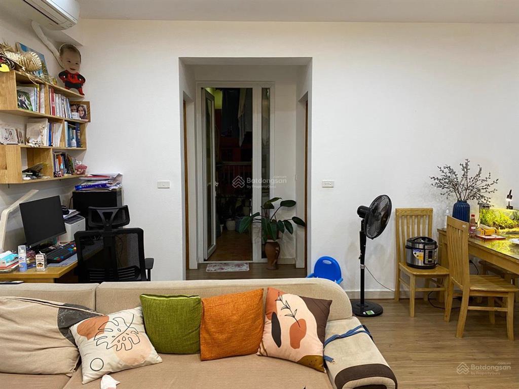 Bán căn hộ ct2 hoàng cầu 70m2 tk 2pn  1wc nhà đẹp thoáng. giá 7 tỷ tl