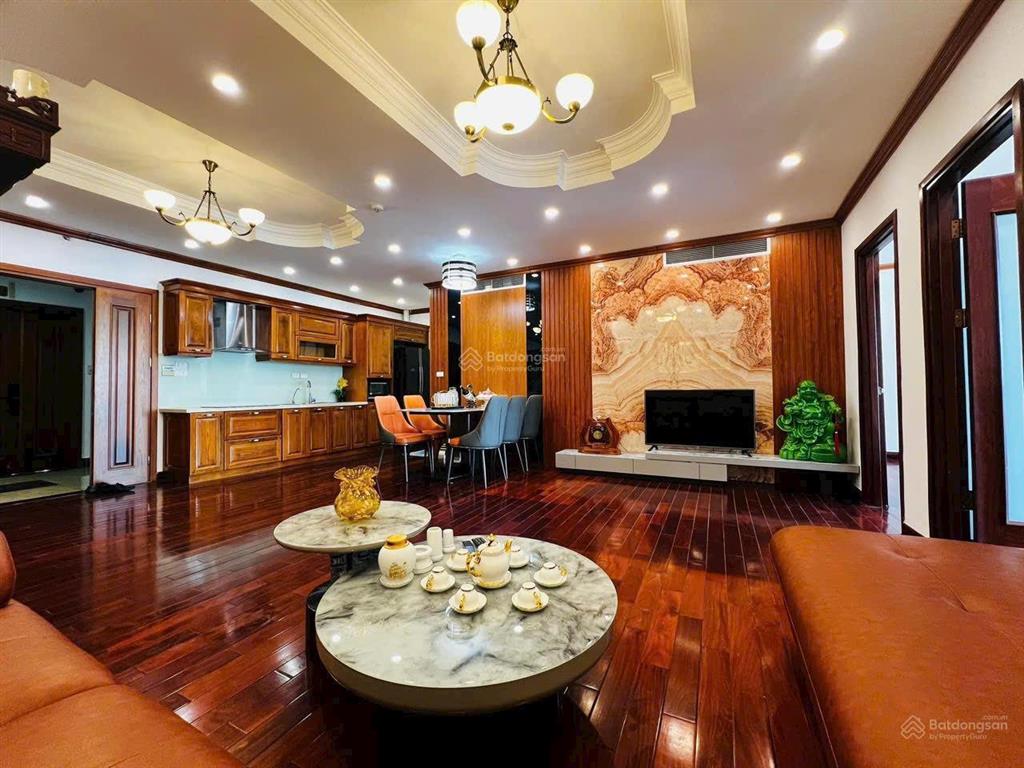 Bán căn hộ toà 71 nguyễn chí thanh dt 100m2 có 3pn và 2wc, tầng trung, giá hơn 8 tỷ tl
