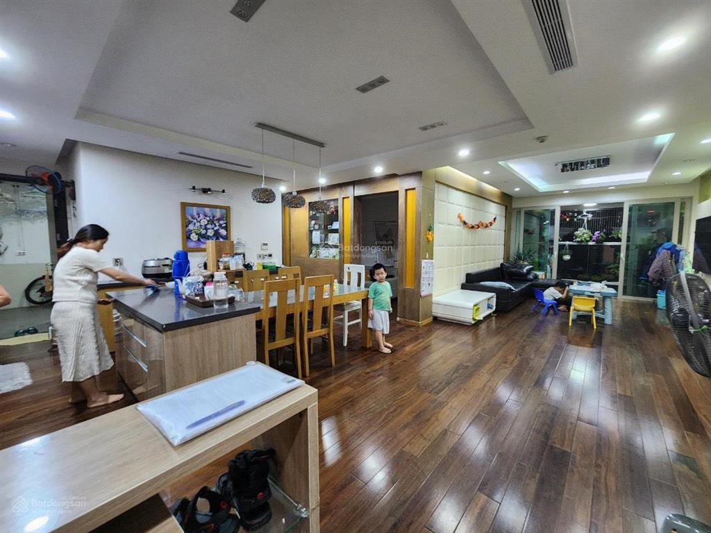 Cho thuê căn hộ 17t hoàng đạo thuý 153m2 thiết kế 3pn 3wc giá 17tr/th