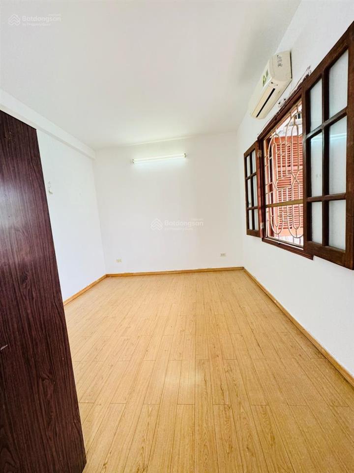 Tập thể láng hạgiảng võcăn gócdt sổ 72m2ô tô đỗnhà thoáng mát nhiều ánh sáng cầu thang thấp