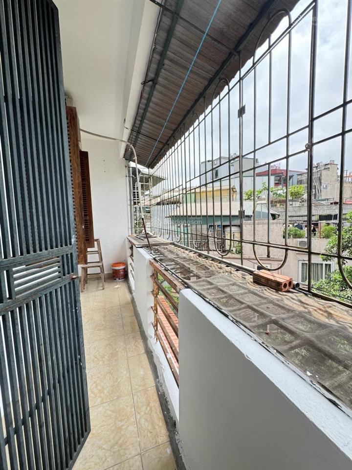 Tập thể láng hạgiảng võcăn gócdt sổ 72m2ô tô đỗnhà thoáng mát nhiều ánh sáng cầu thang thấp