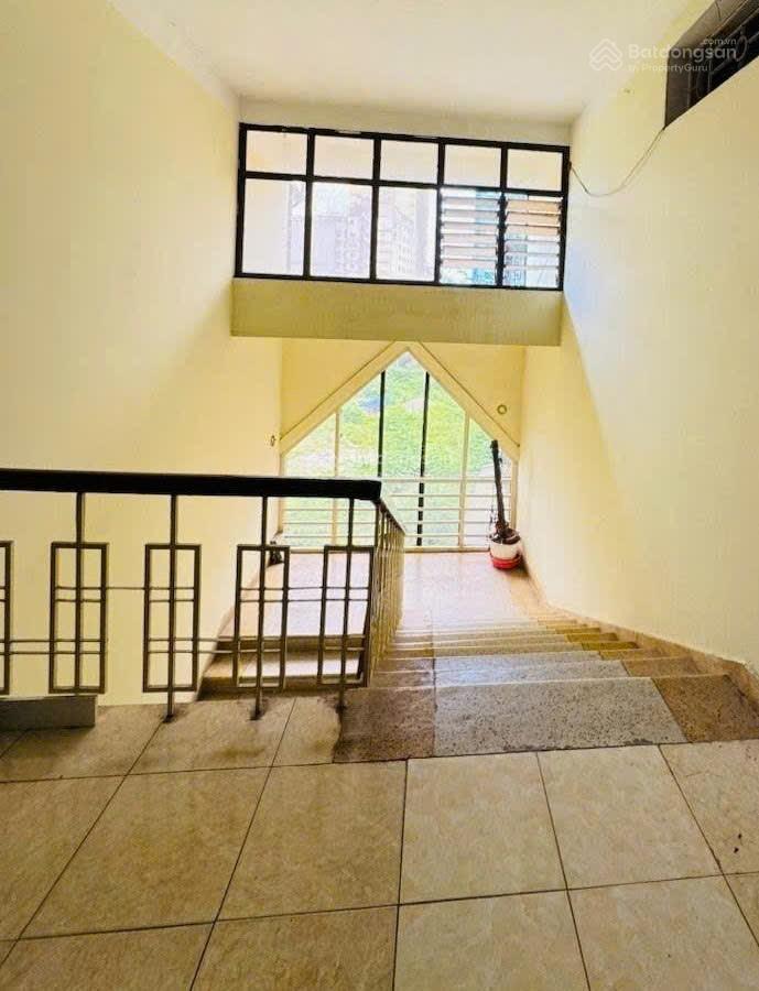 Tập thể láng hạgiảng võcăn gócdt sổ 72m2ô tô đỗnhà thoáng mát nhiều ánh sáng cầu thang thấp