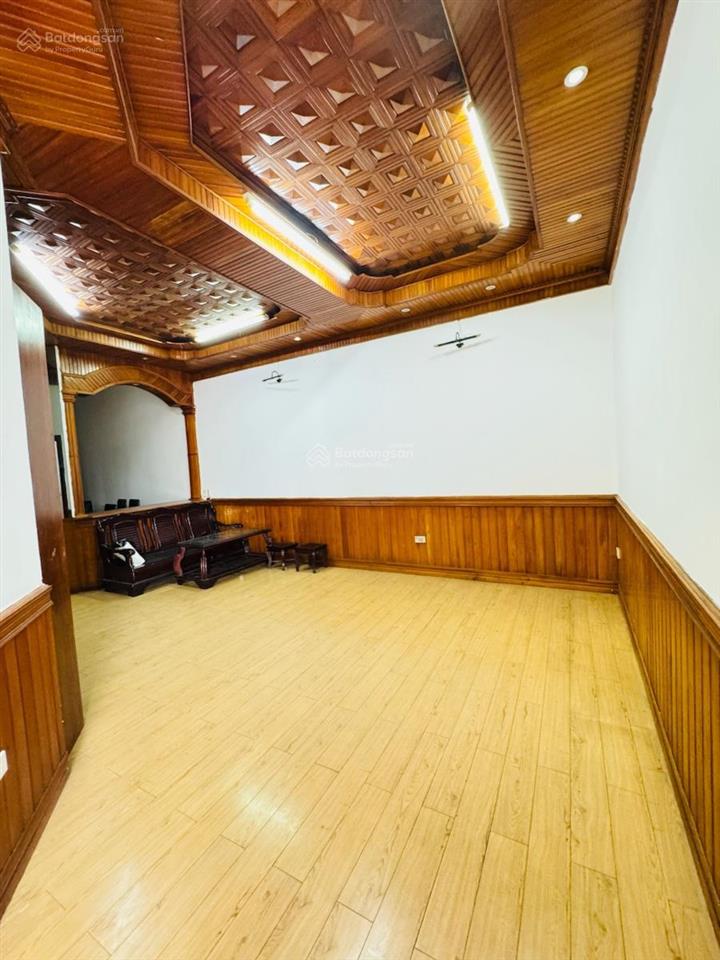 Tập thể láng hạgiảng võcăn gócdt sổ 72m2ô tô đỗnhà thoáng mát nhiều ánh sáng cầu thang thấp