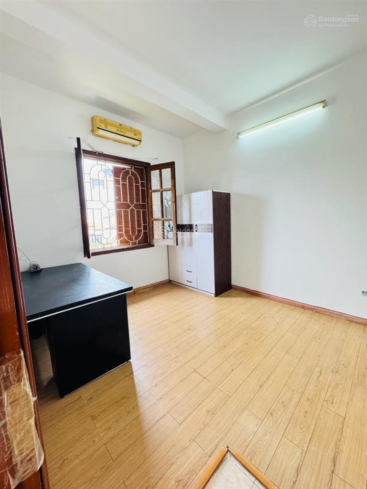 Tập thể láng hạgiảng võcăn gócdt sổ 72m2ô tô đỗnhà thoáng mát nhiều ánh sáng cầu thang thấp