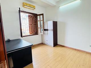 Tập thể láng hạgiảng võcăn gócdt sổ 72m2ô tô đỗnhà thoáng mát nhiều ánh sáng cầu thang thấp