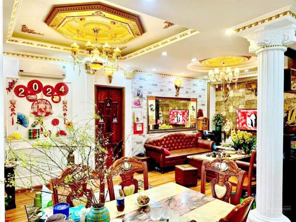 Bán căn hộ tầng thấp tòa vip 29t2 hoàng đạo thúy dt 121,5m2x3 ngủ chỉ 11.8 tỷ