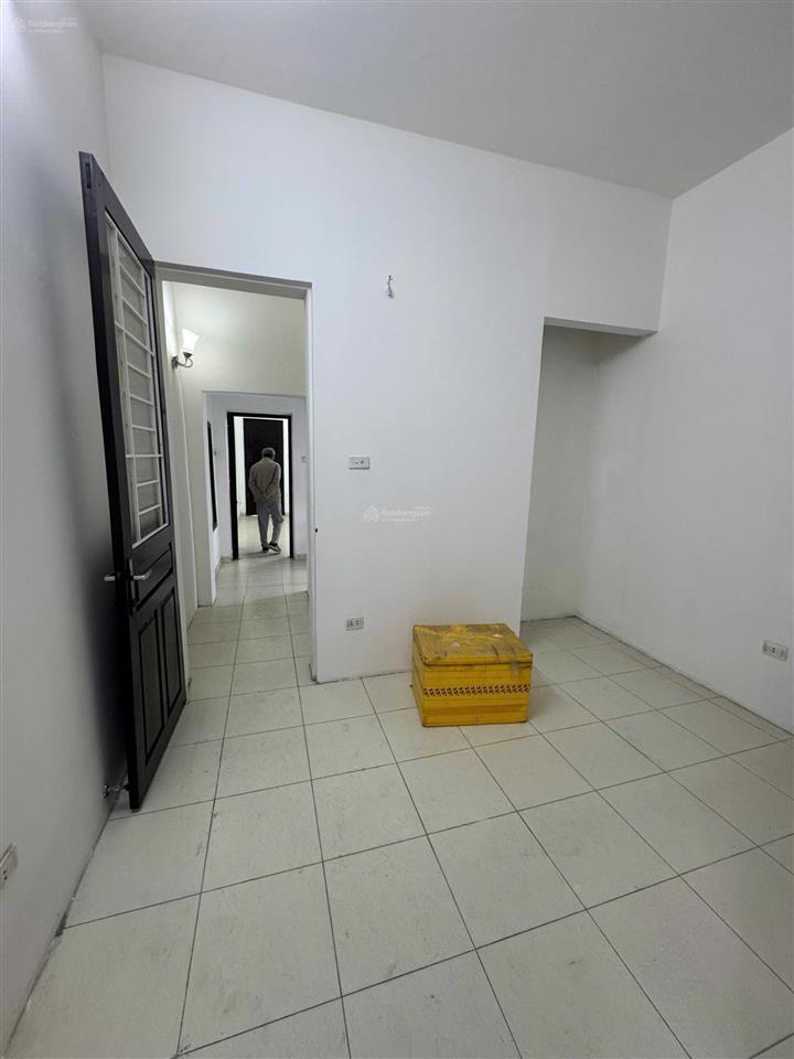 Cho thuê nhà riêng 3 tầng phố hà kế tấn