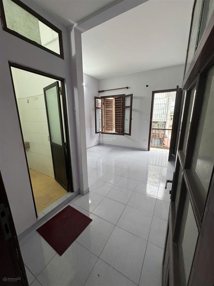 Cho thuê nhà riêng 3 tầng phố hà kế tấn