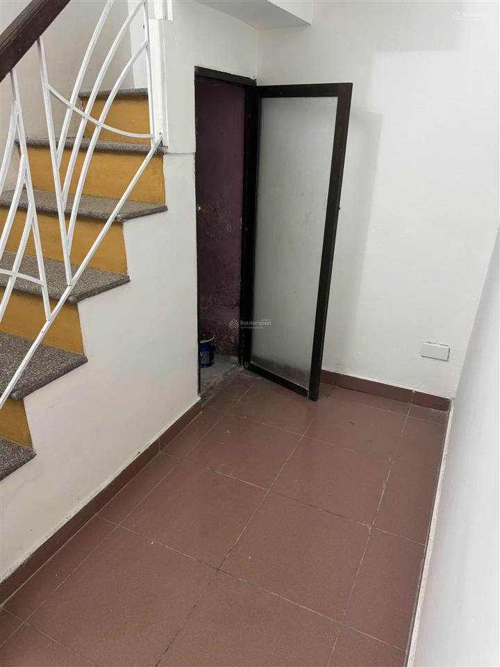 Cho thuê nhà riêng 3 tầng phố hà kế tấn