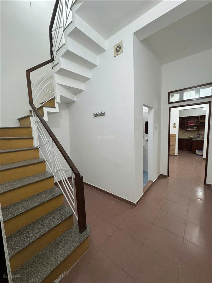 Cho thuê nhà riêng 3 tầng phố hà kế tấn