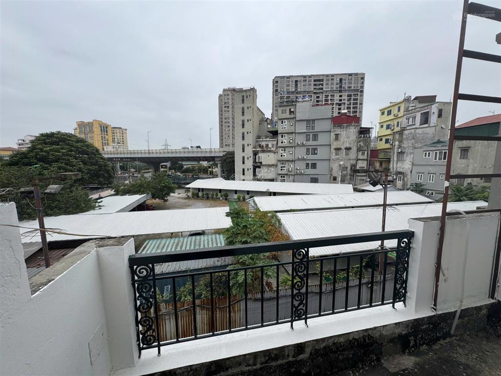 Cho thuê nhà riêng 3 tầng phố hà kế tấn