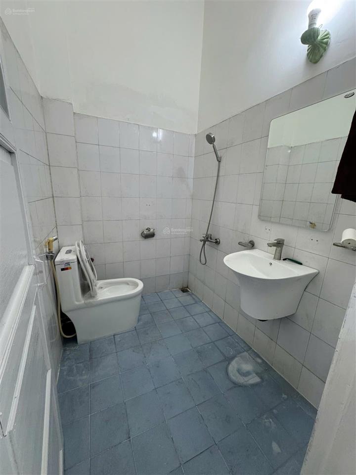 Cho thuê nhà riêng 3 tầng phố hà kế tấn