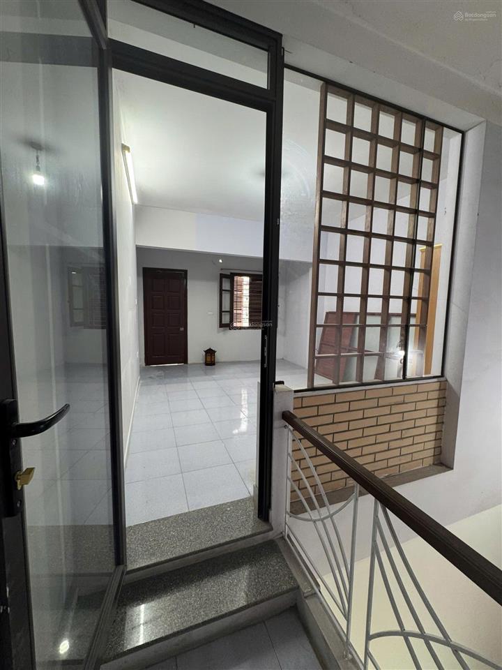 Cho thuê nhà riêng 3 tầng phố hà kế tấn