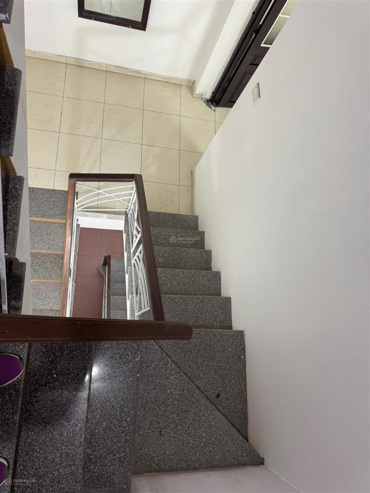 Cho thuê nhà riêng 3 tầng phố hà kế tấn