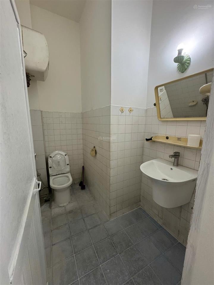 Cho thuê nhà riêng 3 tầng phố hà kế tấn