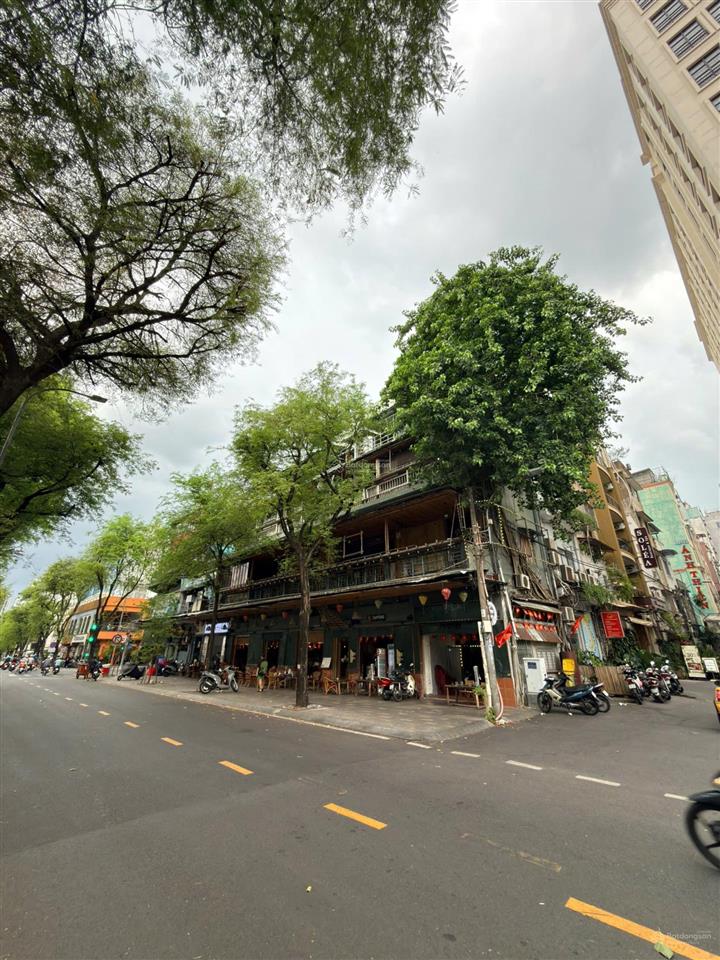 Cho thuê nhà ngay chợ bến thành ngang 25m