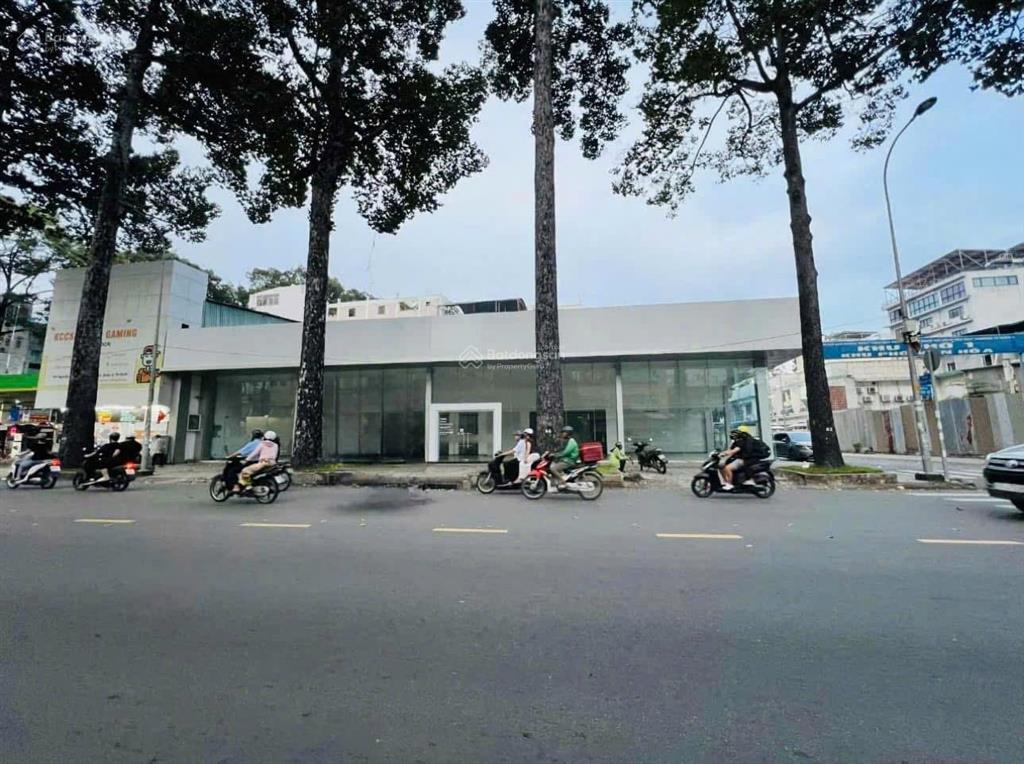 Cho thuê góc 2 mặt tiền ngang 30m quận 5
